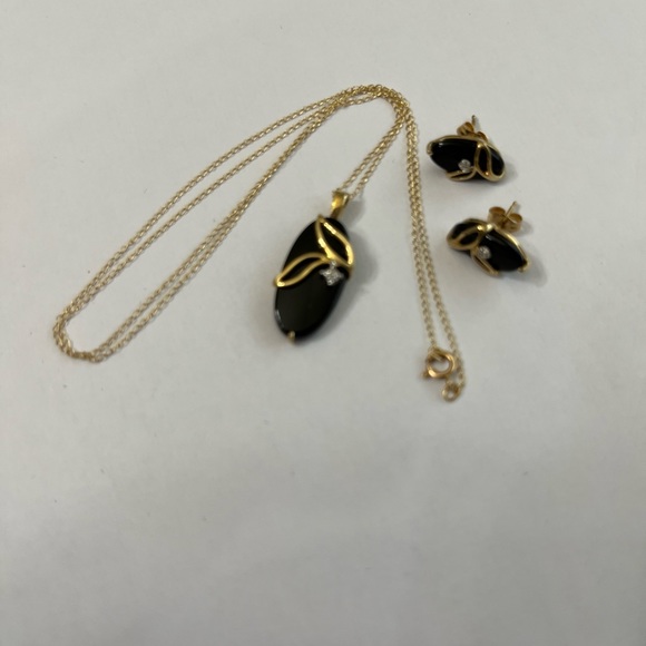 10k Gold Onyx with Small Diamond Set - Picture 2 of 3